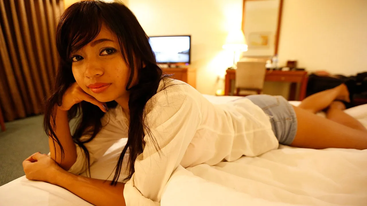 Hungry Asian Slut Feeds On Pizza And Dick - Asian Sex Diary - 40295
